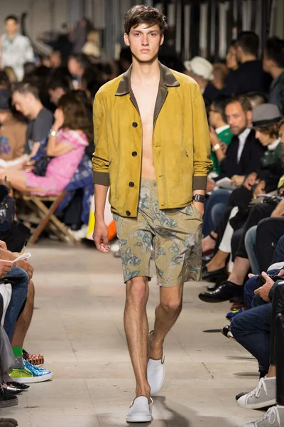 Look 27